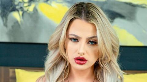 Блондиночка Хармони Harmony Rivers на здоровом хуе