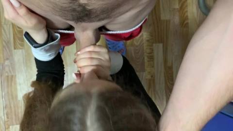 Своим крепким концом угощаю девку
