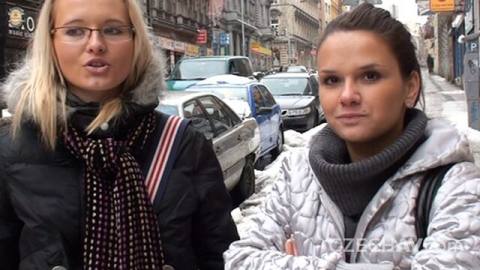 Снимает чешскую девку для минета и прогрева пизды
