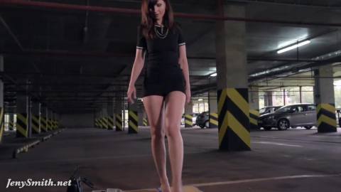 JENY SMITH на парковке натёрлась маслом
