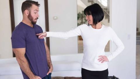 Сисястая милфа Вероника Авлув Veronica Avluv принимает в рот и анал