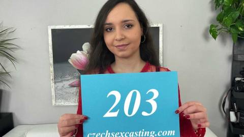 Пухлая девка ебется на кастинге - отсос и по пилотке