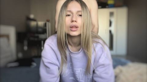 Молодая шлюшка часто меня хочет