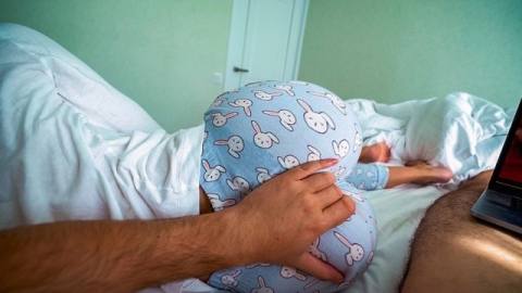 Разбудил сводную сестру чтобы ебаться